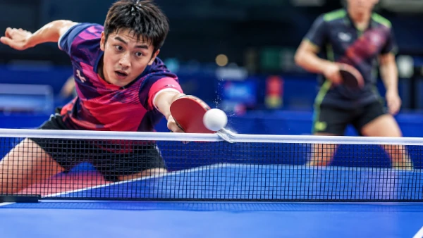 Partido corto de tenis de mesa